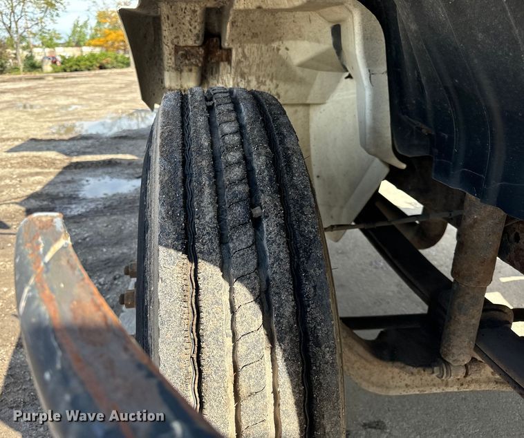 image for item OG9652 2004 International  4300 dump truck