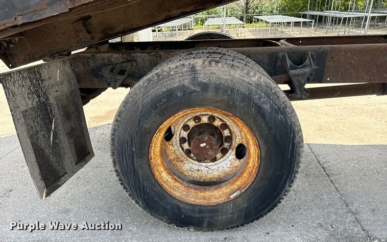 image for item OG9652 2004 International  4300 dump truck