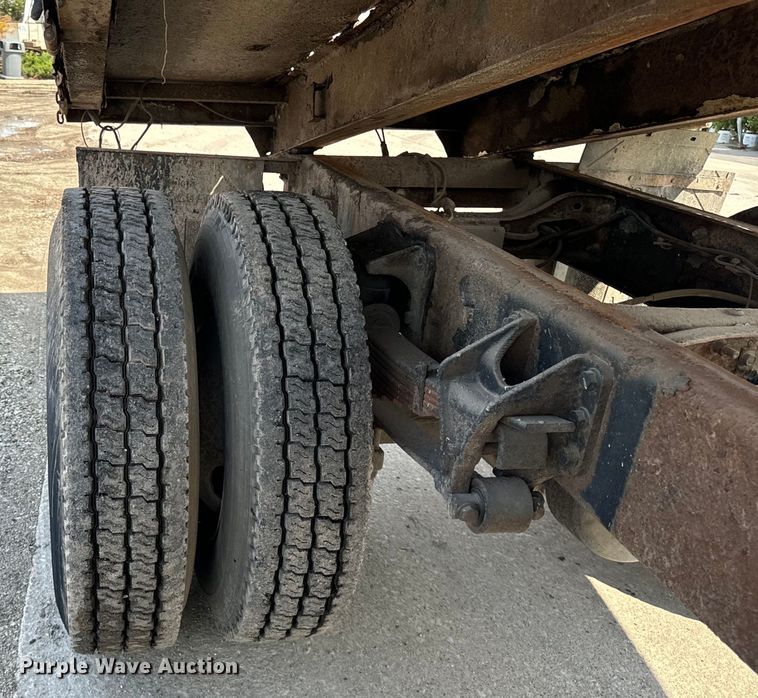 image for item OG9652 2004 International  4300 dump truck