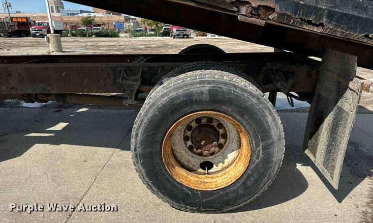 image for item OG9652 2004 International  4300 dump truck