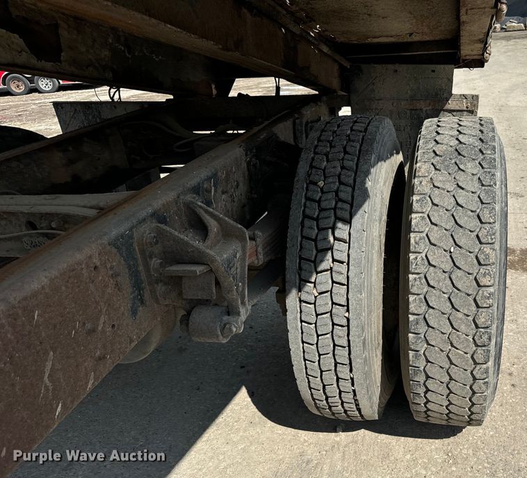 image for item OG9652 2004 International  4300 dump truck