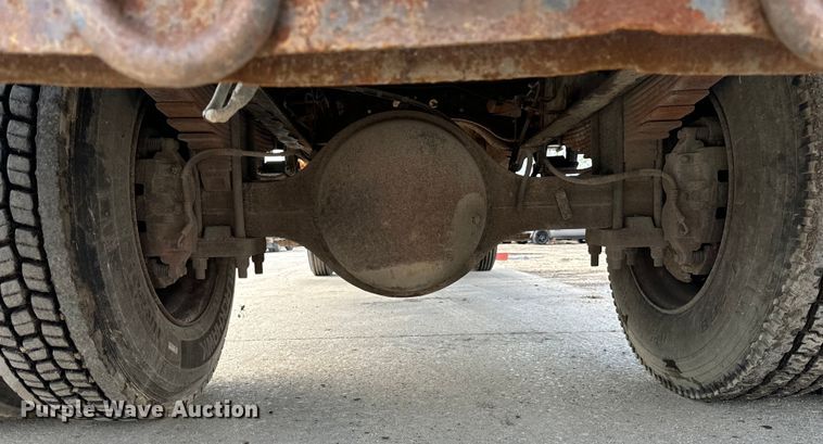 image for item OG9652 2004 International  4300 dump truck