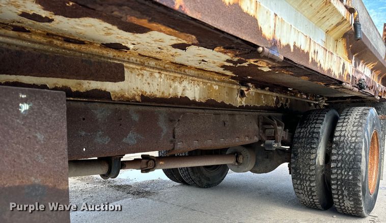 image for item OG9653 2005 International  4300 dump truck