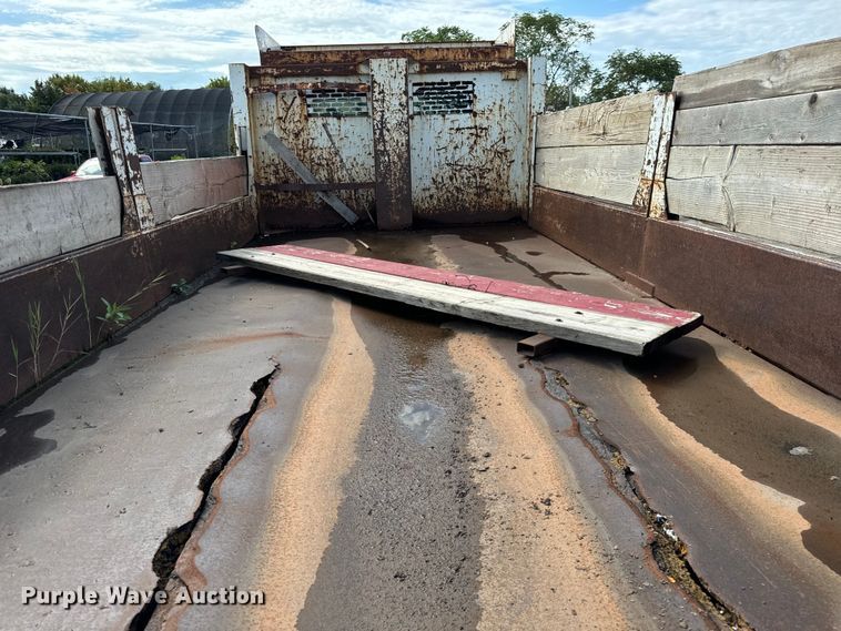 image for item OG9653 2005 International  4300 dump truck