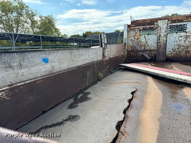 image for item OG9653 2005 International  4300 dump truck