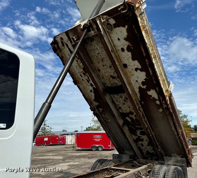 image for item OG9653 2005 International  4300 dump truck