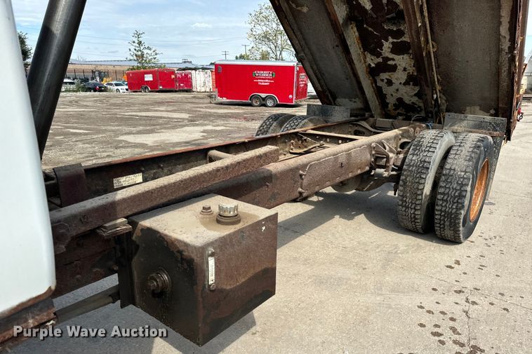 image for item OG9653 2005 International  4300 dump truck