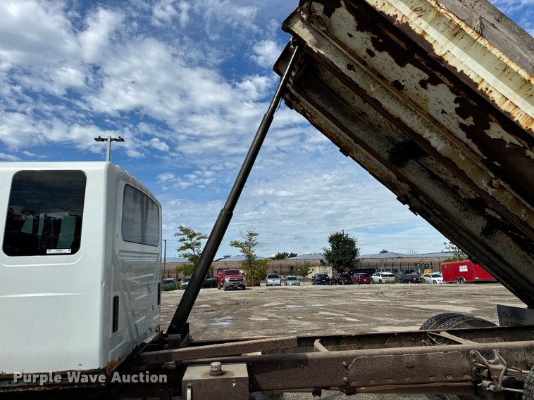 image for item OG9653 2005 International  4300 dump truck