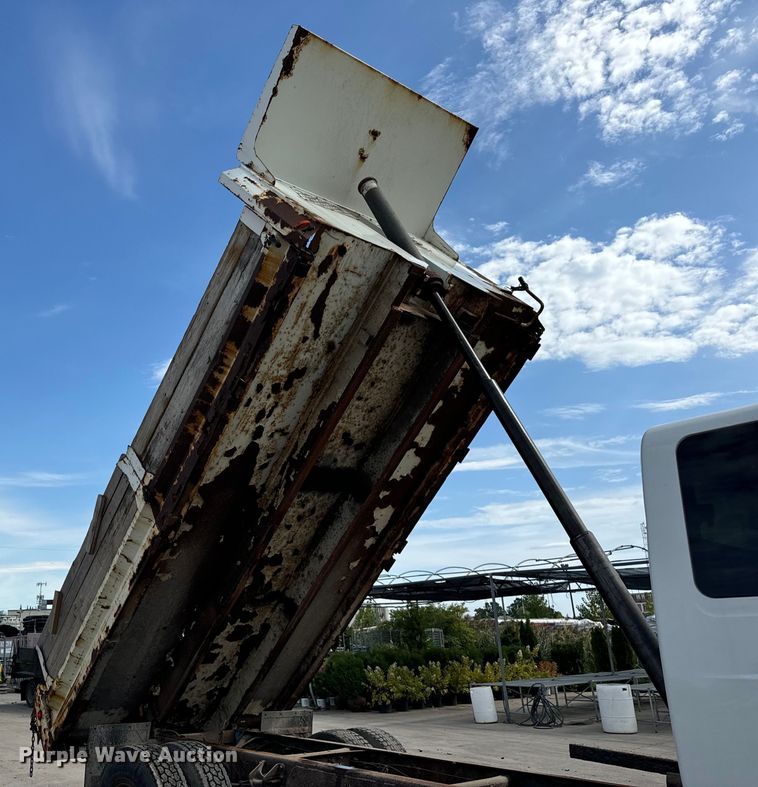 image for item OG9653 2005 International  4300 dump truck