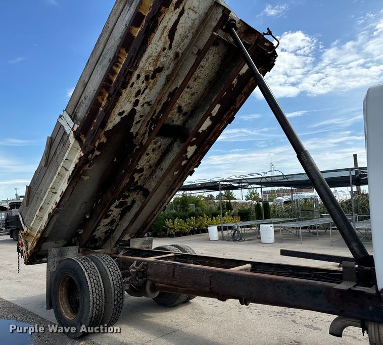 image for item OG9653 2005 International  4300 dump truck