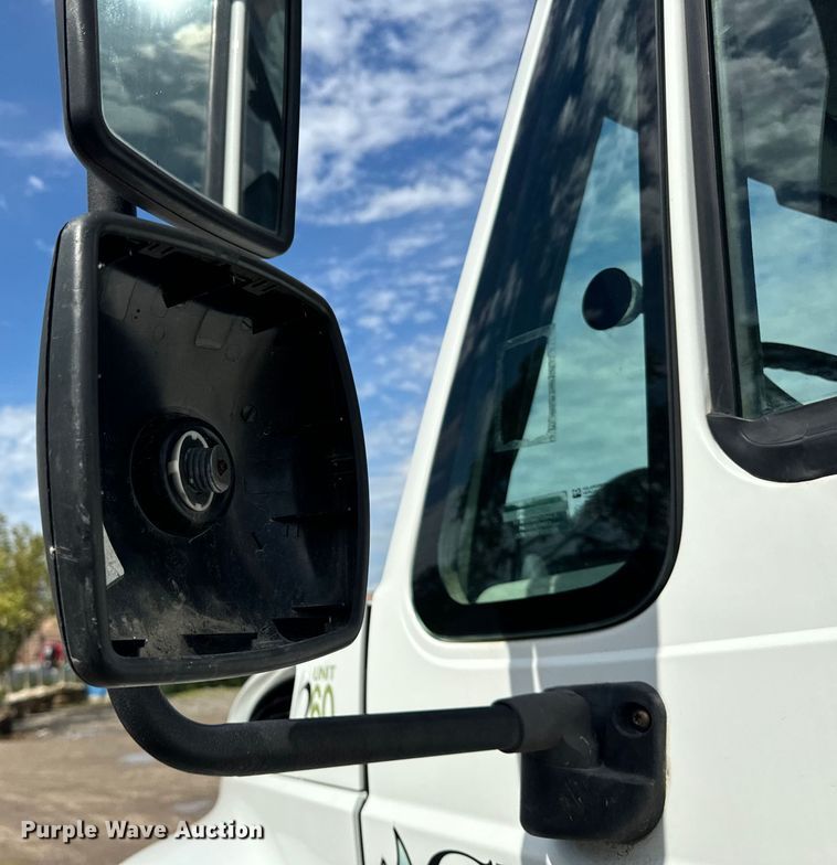 image for item OG9653 2005 International  4300 dump truck