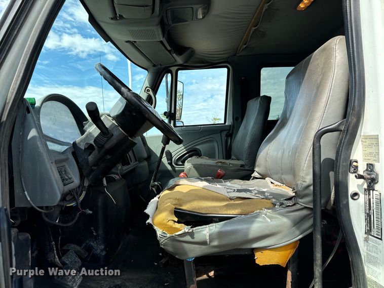 image for item OG9653 2005 International  4300 dump truck