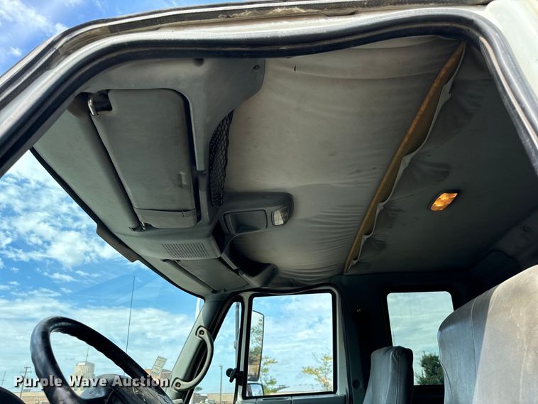 image for item OG9653 2005 International  4300 dump truck