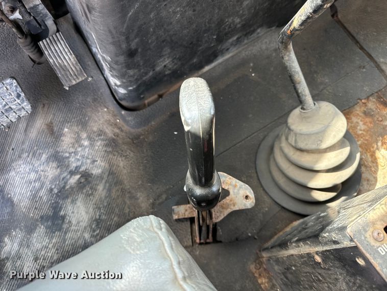 image for item OG9653 2005 International  4300 dump truck