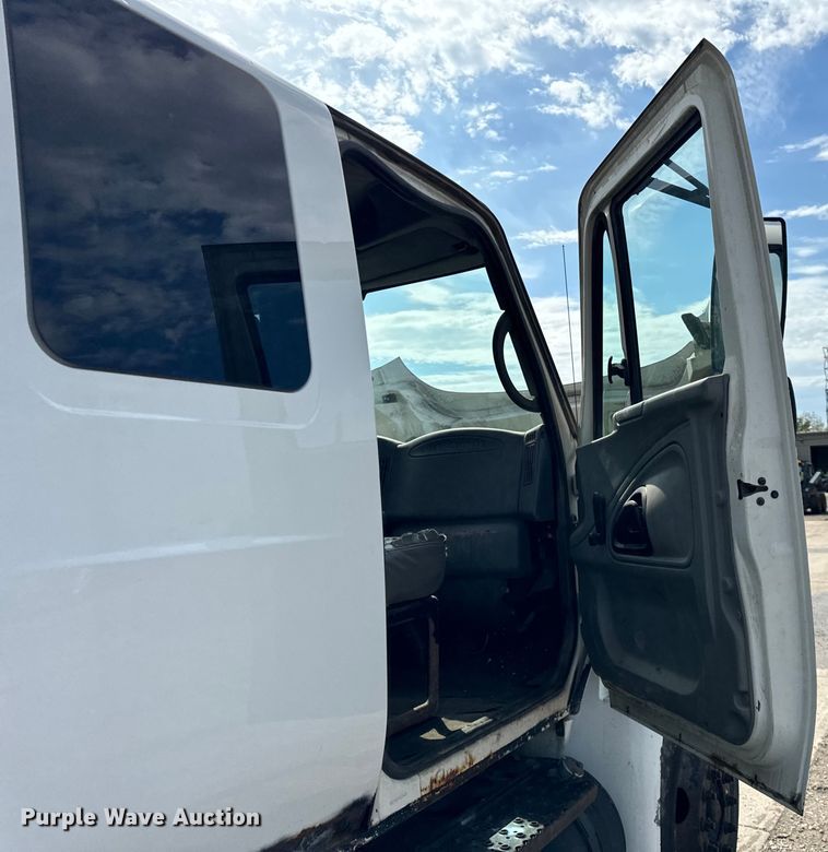 image for item OG9653 2005 International  4300 dump truck