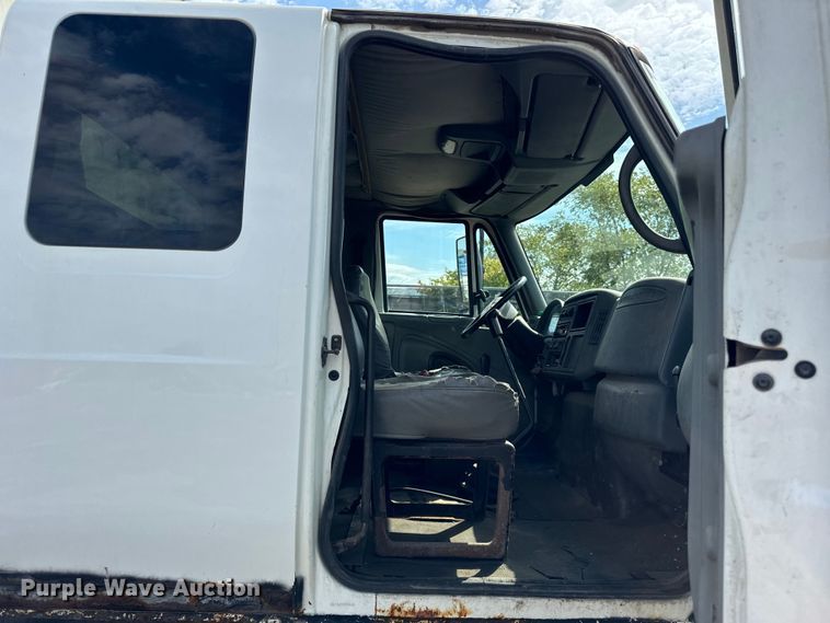 image for item OG9653 2005 International  4300 dump truck