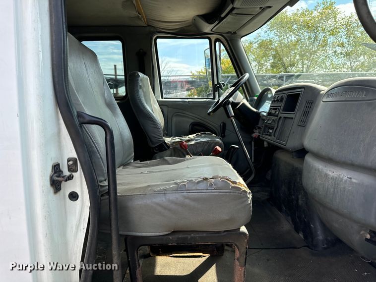 image for item OG9653 2005 International  4300 dump truck