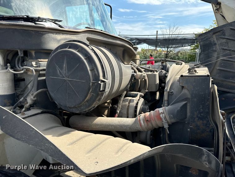 image for item OG9653 2005 International  4300 dump truck