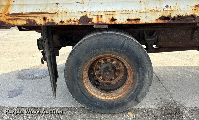 image for item OG9653 2005 International  4300 dump truck