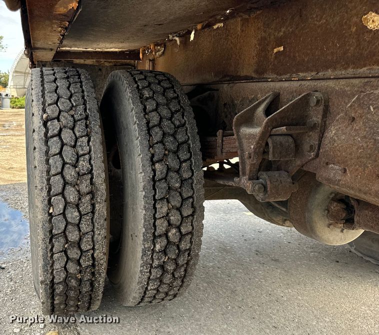 image for item OG9653 2005 International  4300 dump truck