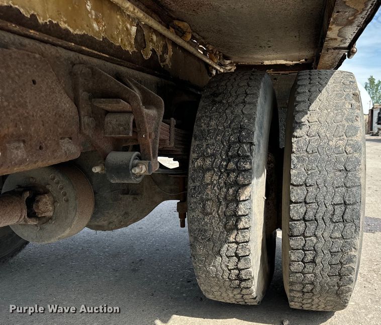 image for item OG9653 2005 International  4300 dump truck