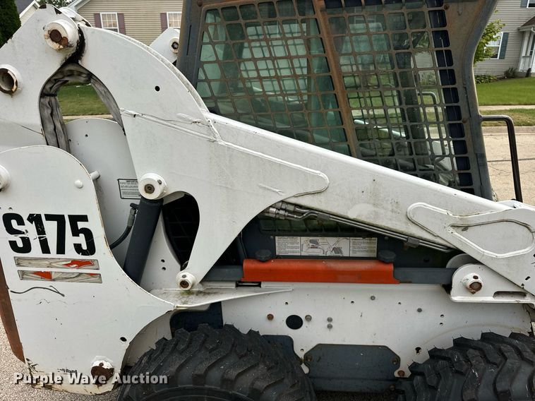 image for item OG9680 2005 Bobcat S175 skid steer loader