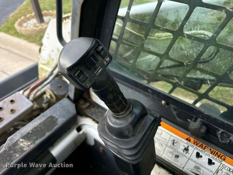 image for item OG9680 2005 Bobcat S175 skid steer loader