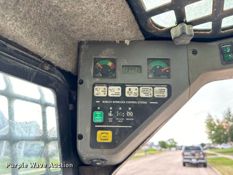 image for item OG9680 2005 Bobcat S175 skid steer loader