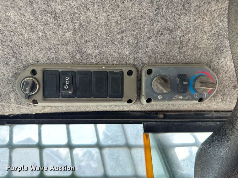 image for item OG9680 2005 Bobcat S175 skid steer loader