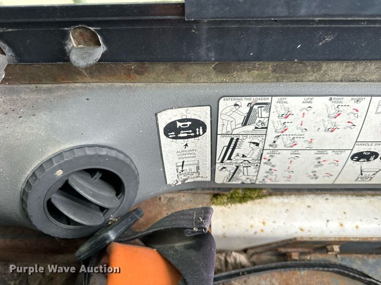 image for item OG9680 2005 Bobcat S175 skid steer loader