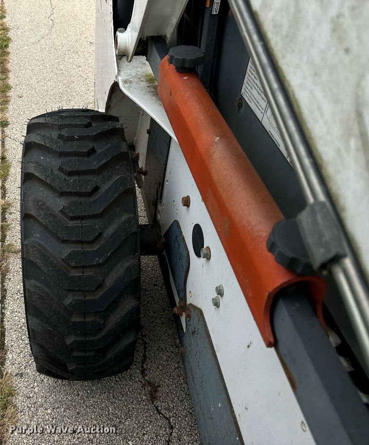 image for item OG9680 2005 Bobcat S175 skid steer loader