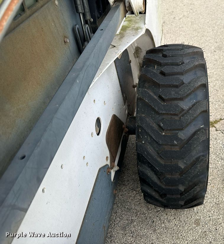 image for item OG9680 2005 Bobcat S175 skid steer loader