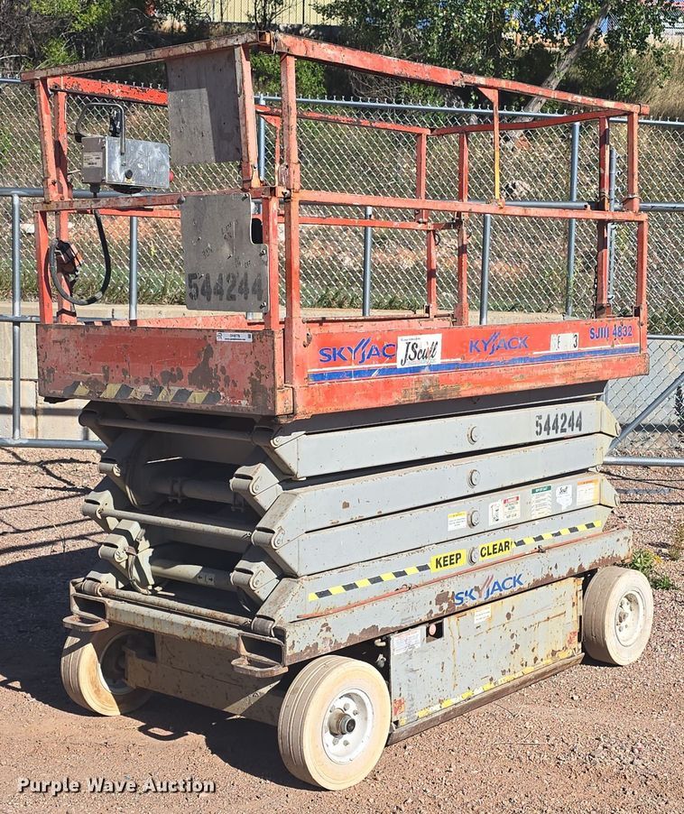 Skyjack SJIII 4832 scissor lift in Rapid City, SD Item OH9778 for sale Purple Wave