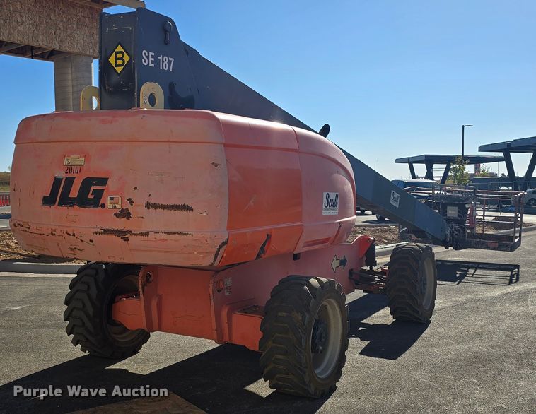 image for item OH9780 2005 JLG 800S boom lift