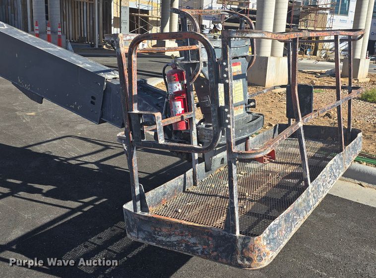 image for item OH9780 2005 JLG 800S boom lift