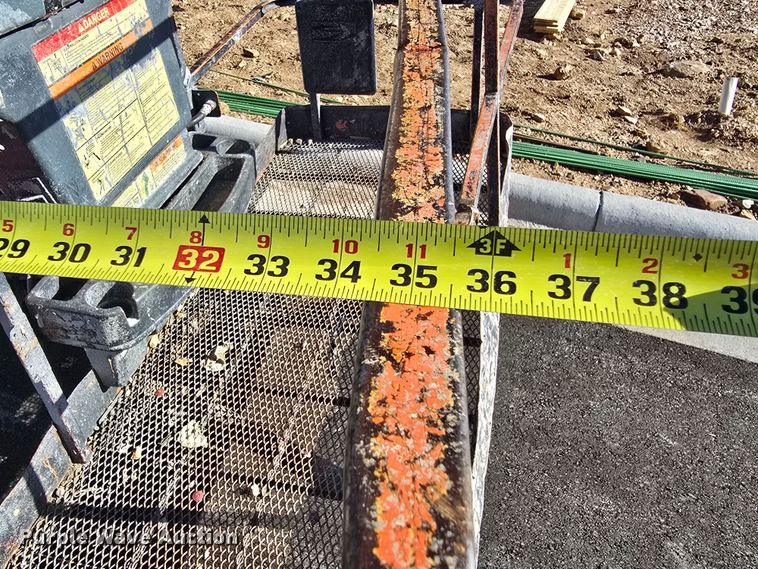 image for item OH9780 2005 JLG 800S boom lift