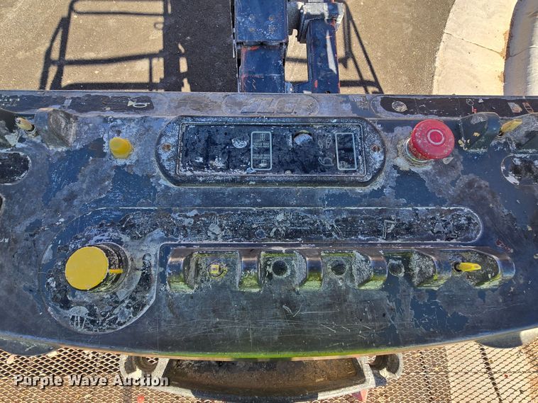 image for item OH9780 2005 JLG 800S boom lift