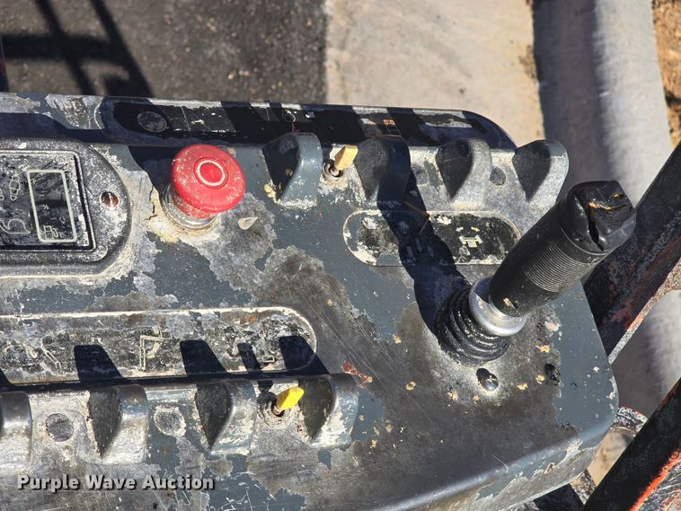 image for item OH9780 2005 JLG 800S boom lift