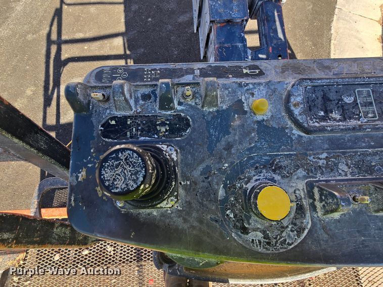 image for item OH9780 2005 JLG 800S boom lift