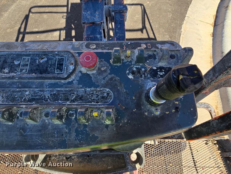 image for item OH9780 2005 JLG 800S boom lift