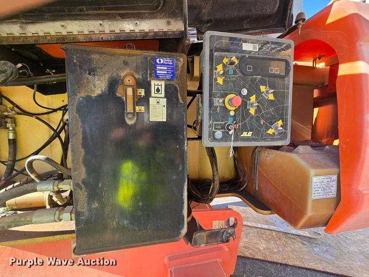 image for item OH9780 2005 JLG 800S boom lift