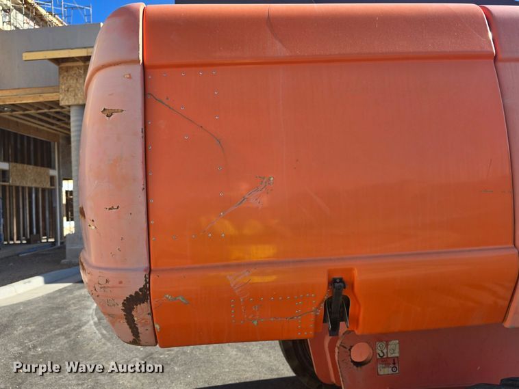 image for item OH9780 2005 JLG 800S boom lift