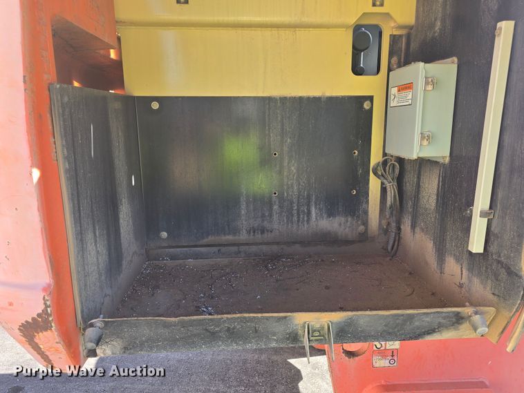 image for item OH9780 2005 JLG 800S boom lift