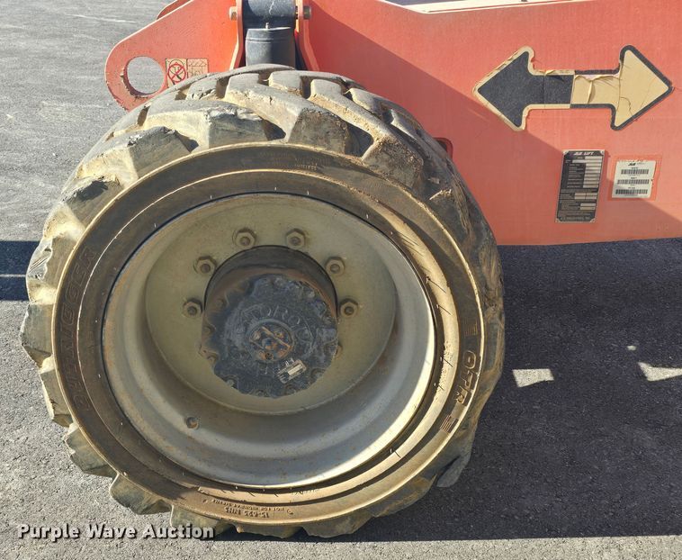 image for item OH9780 2005 JLG 800S boom lift