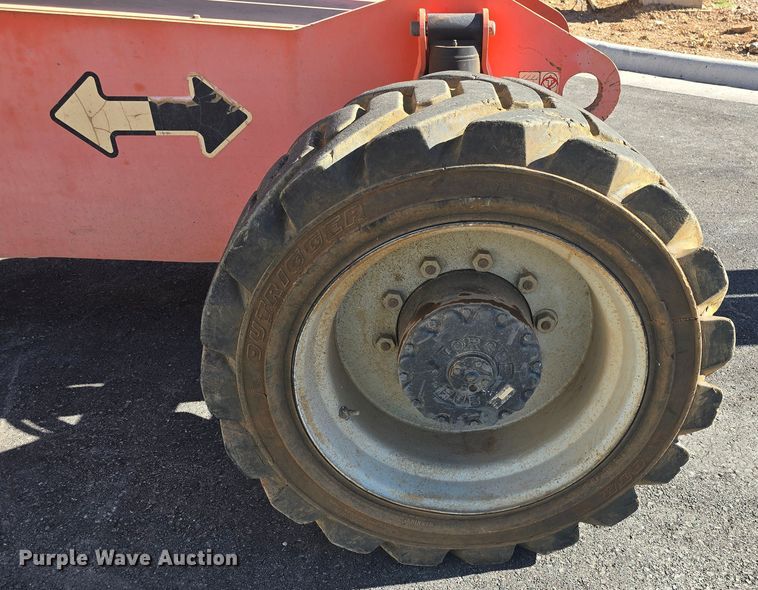 image for item OH9780 2005 JLG 800S boom lift