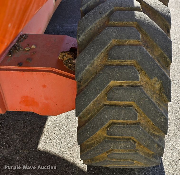 image for item OH9780 2005 JLG 800S boom lift