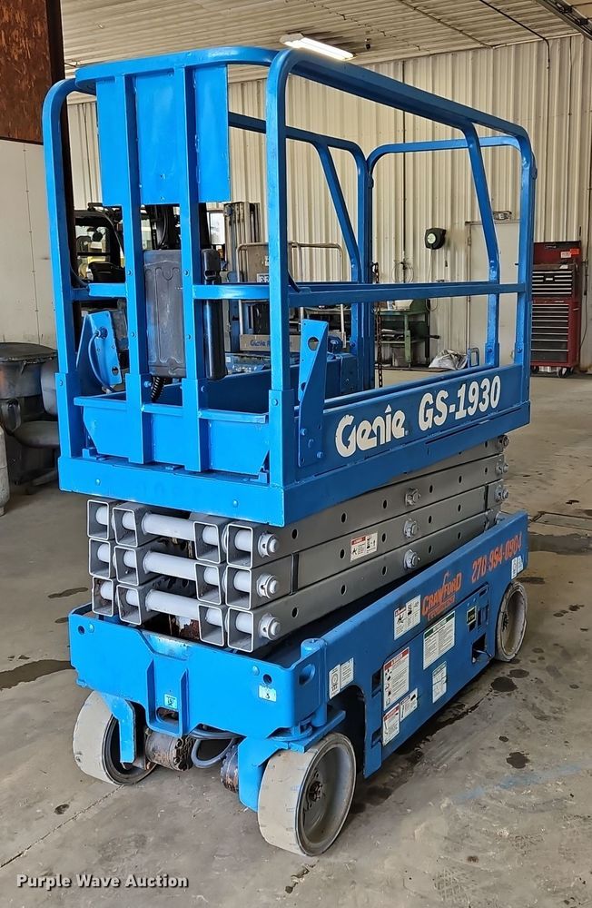 image for item OJ9817 2008 Genie GS-1930 scissor lift