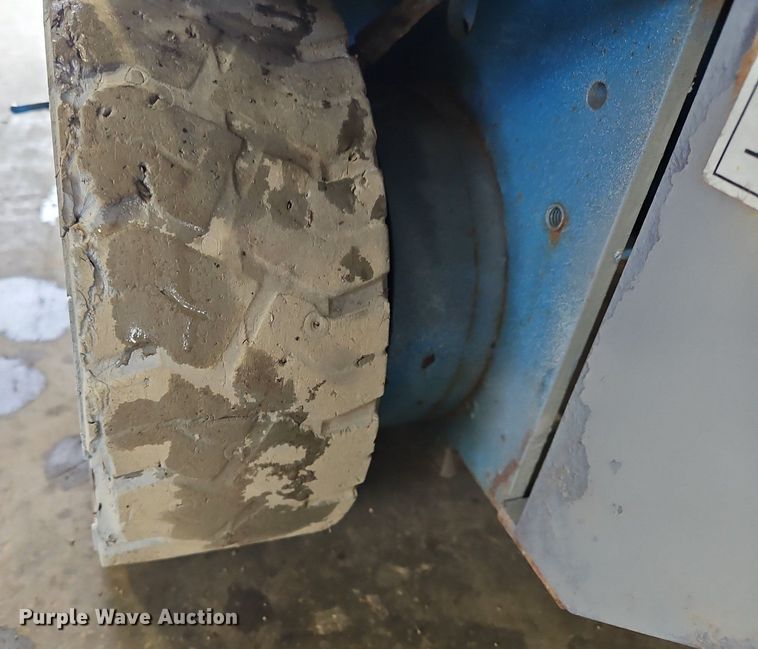 image for item OJ9817 2008 Genie GS-1930 scissor lift