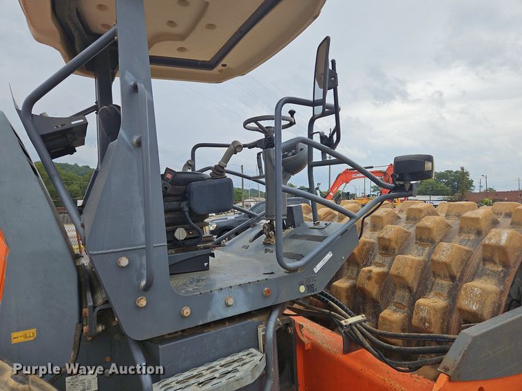 image for item OJ9855 2015 Hamm H11iP single drum vibratory roller