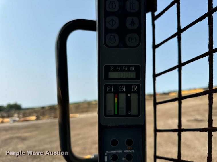 image for item YA0004 2011 Case SR220 skid steer loader